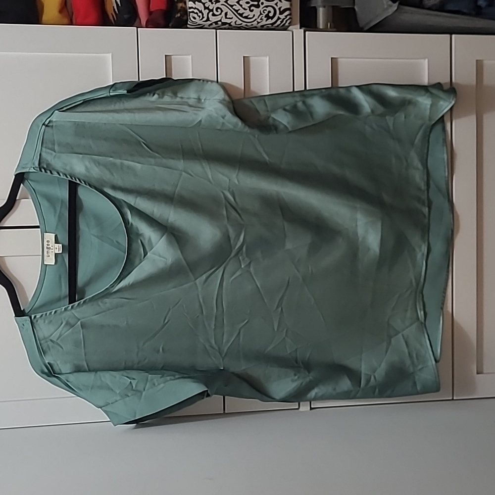 Umgee light turquoise Satin feel top